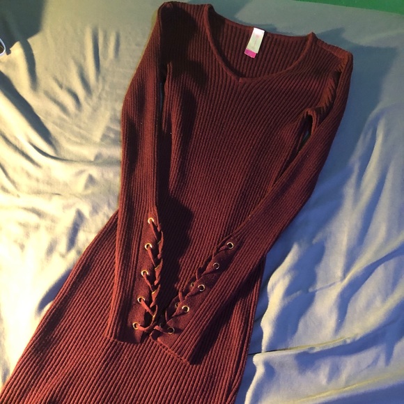 Maroon sweater dress w/detailed sleeves - Picture 3 of 7